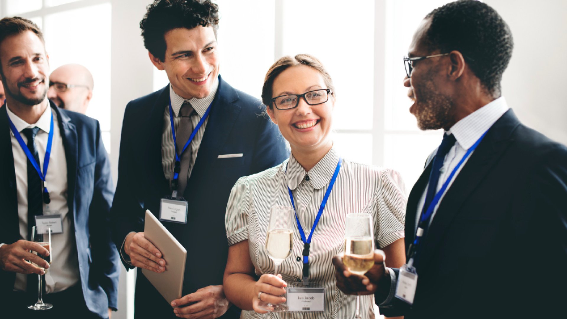 La interpretación simultánea en eventos internacionales: más allá de las palabras