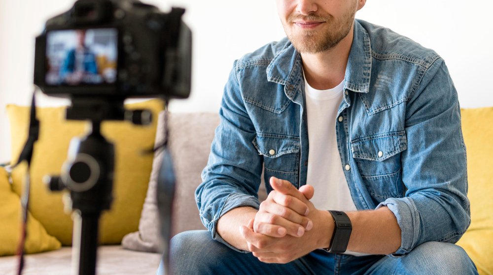 Los organizadores de eventos ponen máximo cuidado y atención a todos los detalles que conlleva la realización y organización de un evento. Por eso es fundamental contar con un servicio de streaming profesional para lanzar el evento a nuestro público y hacer que se sientan como si hubieran estado físicamente.  La celebración de un concierto, un congreso, una rueda de prensa o un webinar son ejemplos claros donde la retransmisión en directo profesional permite crear una experiencia visual dinámica e incluso p