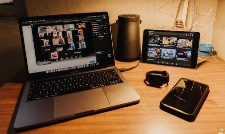 Intérpretes simultáneos