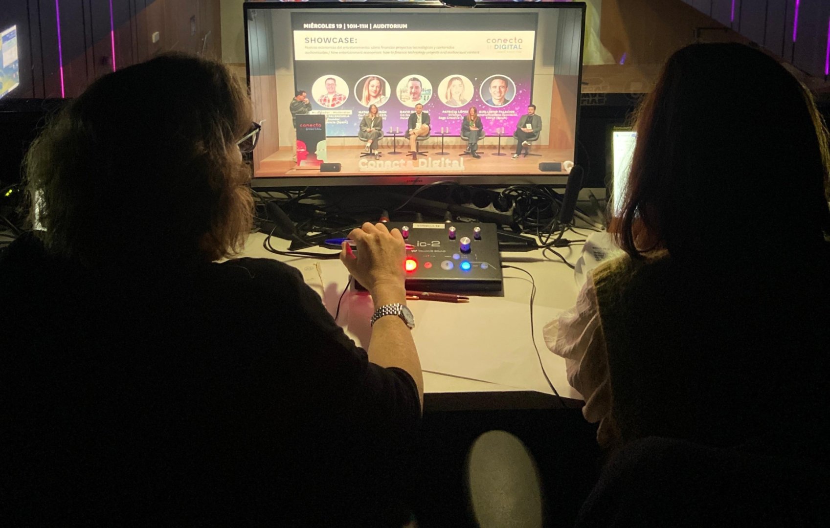 Traducción simultánea en remoto con asistencia presencial